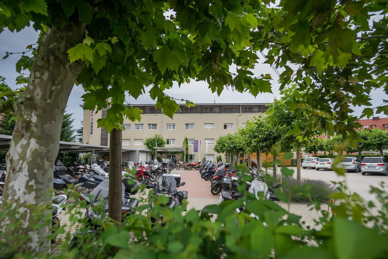 Hotel Tabor מריבור מראה חיצוני תמונה