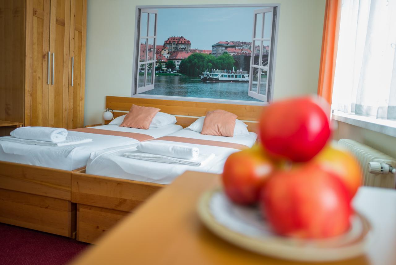 Hotel Tabor מריבור מראה חיצוני תמונה